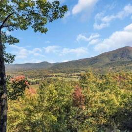 Great Views-4 bedrms-hot tub-Wi-Fi-BBQ