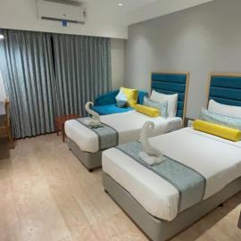 Hotel The Excellency, hotelli kohteessa Surat
