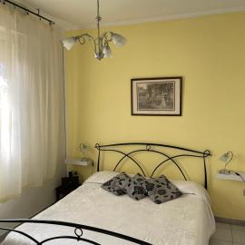 THE YELLOW HOUSE, hotel Quartucciuban