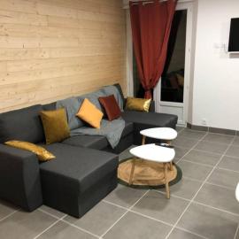 app 8 couchages tt confort 203, hotel in Laveissière