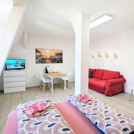 Urlaubsmagie - Ferienwohnung Uhunest - Gemeinschaftsgarten mit Pool & Sauna - UO3, hotell sihtkohas Sebnitz