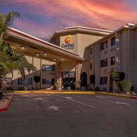 Comfort Inn & Suites Rocklin - Roseville, хотел в Роклин