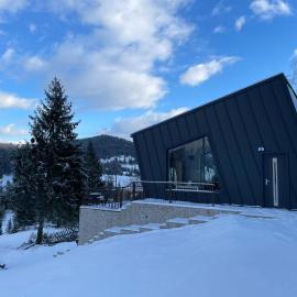 Căsuțe cu Jacuzzi în Tiny Land, ξενοδοχείο σε Lacu Rosu