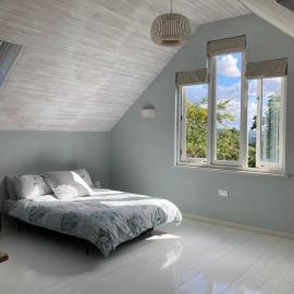 Bright, airy Annex in village with stunning views