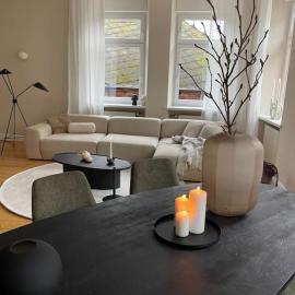 BG Living & Hosting - Exklusive Jugendstilwohnung an der Mosel in Ürzig - 2 Schlafzimmer, bis 4 Personen, Fahrradkeller, Waschmaschine & Trockner, hotel in Ürzig