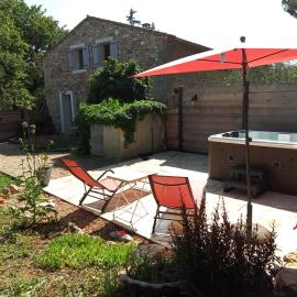 Appartement en campagne au coeur du luberon, hotel a Roussillon