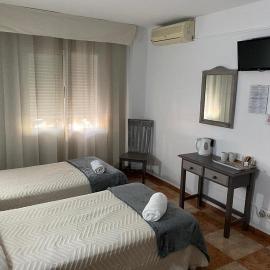 Hostal Virgen del Rocío II, hotel in Torremolinos