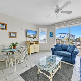 Destin West Gulfside 304 Two Bedroom with Bunks!!! Lazy River!!, hotel in Fort Walton Beach