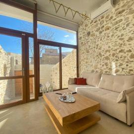 Stavlos traditional suite