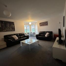 Spacious Modern Apartment, hotel in St. Andrews