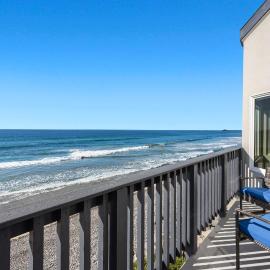 2BR Oceanfront Condo - Private Balcony - Spacious, hotel di Oceanside