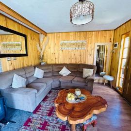 Cabaña acogedora con tinaja privada y vista al volcán, Puerto Octay، فندق في بورتو أوكتاي
