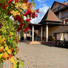 Срібний Водограй, Hotel in Poljana