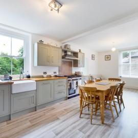 Marrington - Spacious 1st Floor Apartment - Walk to Buxton Centre - Sleeps 6, hotel in Buxton