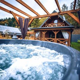 Łosiówka - domki z własną, bezobsługową balią z jacuzzi w cenie