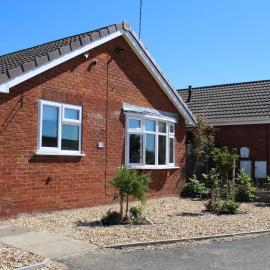 2 Bed House - Sleeps 4 - Pets - Garden - Parking