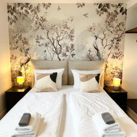 Special Apartment - stadtnah, Balkon, Parkplatz, E-Ladestation, Gitterbox für Fahrräder, Fitnessstudio, hotel in Koblenz