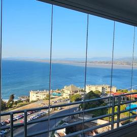 Frente a la playa. Vista al mar.