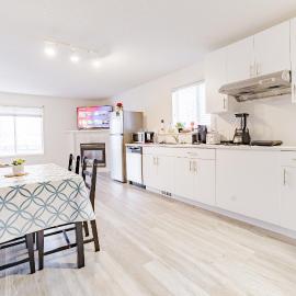 Walkout Basement Suite, 2 BDR 4BD, Bright and Spacious
