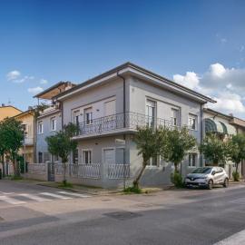 Casa vacanze da Antonio ristrutturata LUGLIO 2023, hotel in Viareggio