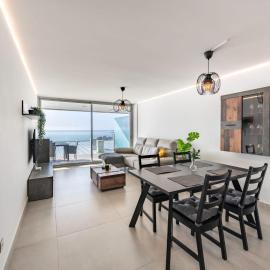 Serene Seaview Retreat in Higueron: 2BR Oasis – hotel w mieście Fuengirola