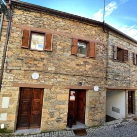 Alojamento Local - Casa Zé Santos - Aldeias do Xisto - Sobral de São Miguel - Covilhã, hotel in Sobral de São Miguel