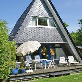 Zeltdachhaus mit Kamin und grosser Terrasse，丹普的飯店