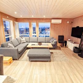 Beautiful mountain View Cabin in Lofoten, hotel din Pettvik