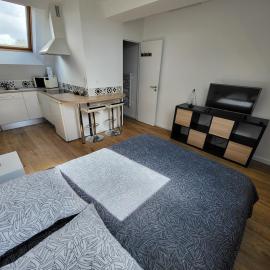 Châteaubourg : Studio avec cuisine et salle d'eau, hotel i Châteaubourg