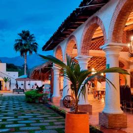 Hotel Santa Barbara Colonial - Santa Fe de Antioquia, готель у місті Санта-Фе-де-Антіокія