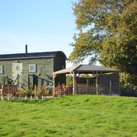 Spring Grounds Farm Shepherd Huts, hotel in Mollington