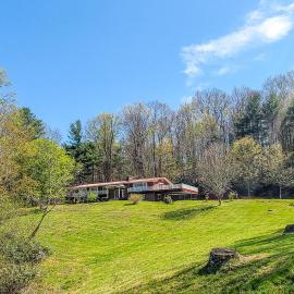 Grapevine Retreat, Hotel in West Jefferson