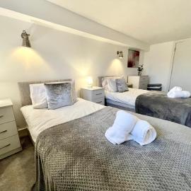 Fantastic convenient 2 Bedroom 2 bathroom Perfect for Stansted Airport, 3 minute walk to Bishops Stortford Train Station!