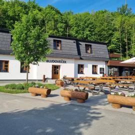Restaurace a Penzion Bludoveček, Hotel in Bludov