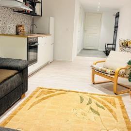 Newly built amazing apartment, hotel in Järfälla