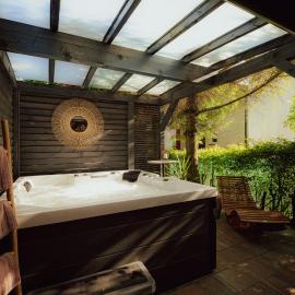 Apart House Karwia & Wellness, hotel v mestu Karwia