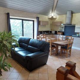 Maison de vacances vue panoramique le Pailler 4 à 9 personnes, hotell sihtkohas Millau