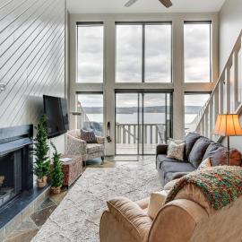 Tennessee River Vacation Rental w/ Deck + View!, Hotel in Counce