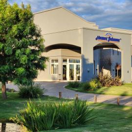 Howard Johnson Hotel & Resort Funes，富內斯的飯店