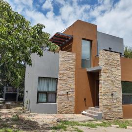 Las Toribias I: Merlo'da bir otel