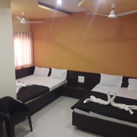 HOTEL SAI MEERA PALACE