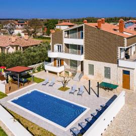 Beautiful 6 bedroom villa in Valbandon