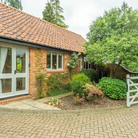 The Old Cow Shed, hotel a Grimston
