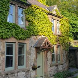 Enchanting Cottage for 4- Witchnest in Derbyshire, with EV point, hotel in Bonsall