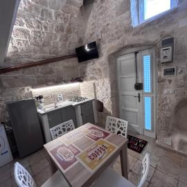 LA 13 guest house