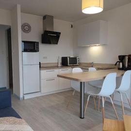 664 - Bel appartement à Erquy, à 400m de la plage du centre offrant une vue en hauteur du Port
