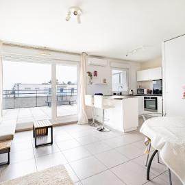 Appartement T2 neuf - Grande Terrasse de 25m2, Hotel in Saint-Priest