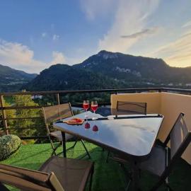 Appartement lumineux avec vue sur les montagnes., hôtel à Saint-Claude