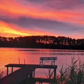 Gemütliches Ferienhaus am See, privater Steg, bei Berlin