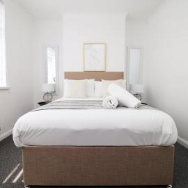 Bristol Street (2BR FREE parking)| Cohost Partners
